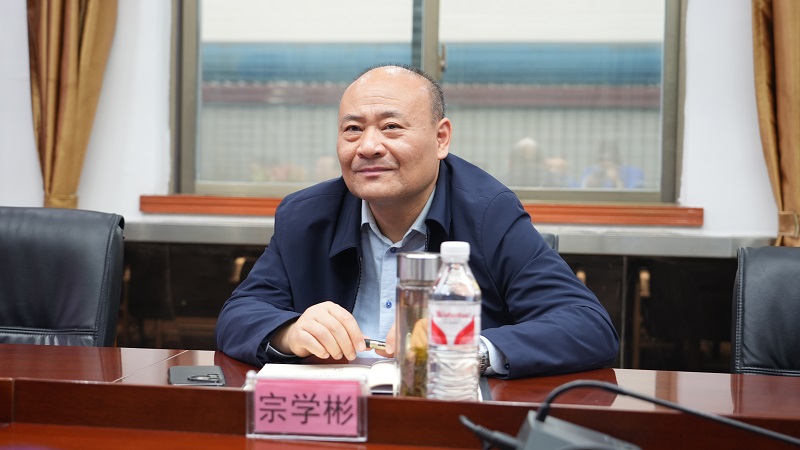 聽取匯報(bào).JPG 聽取匯報(bào).JPG